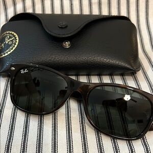 Ray-Ban Black Classic Sunglasses